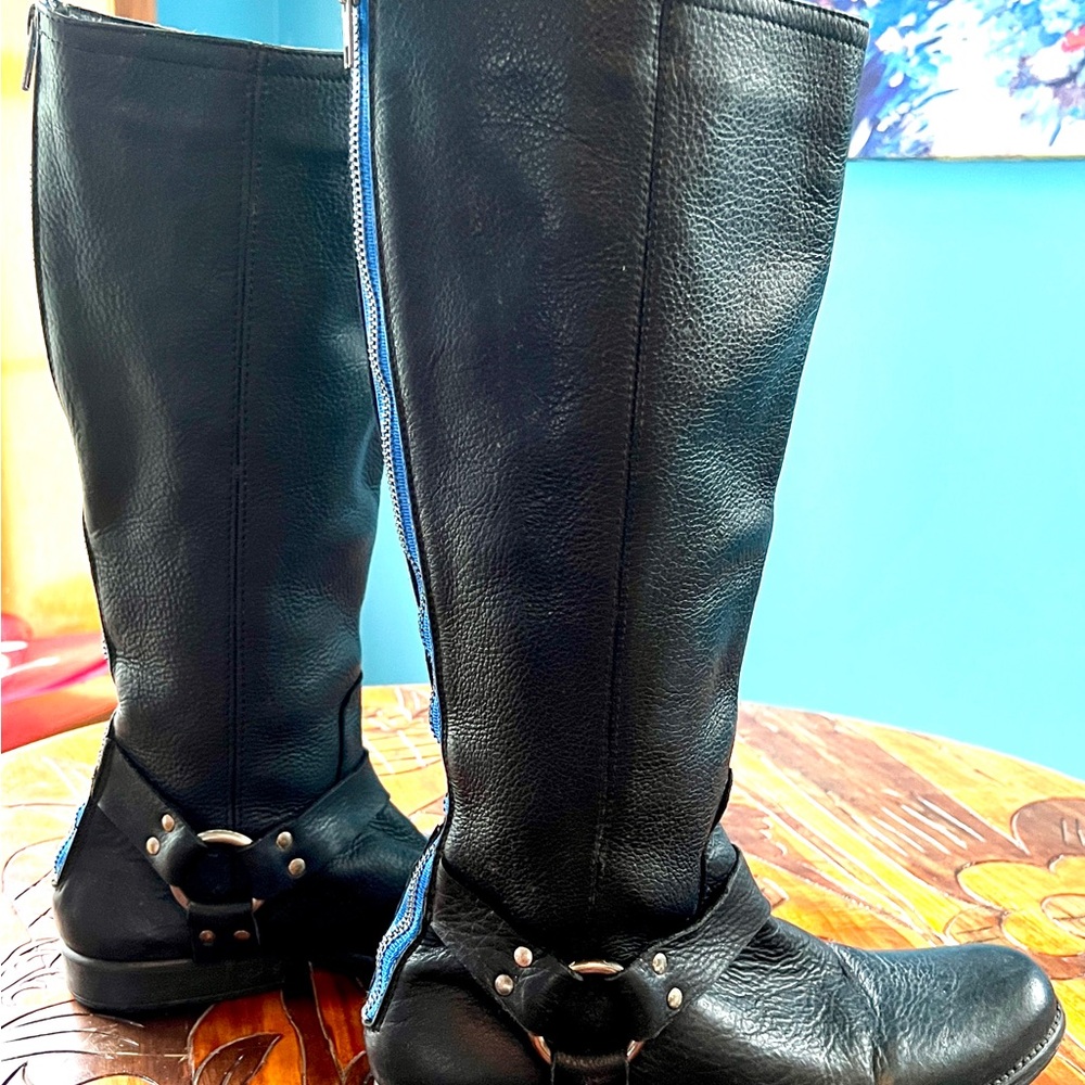 Steve Madden black leather harness boots. Great shape size 9.